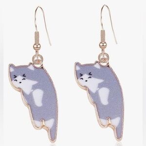 NWT - Cute cat dangling earring set - 1.93 x .51 inches - grey & white